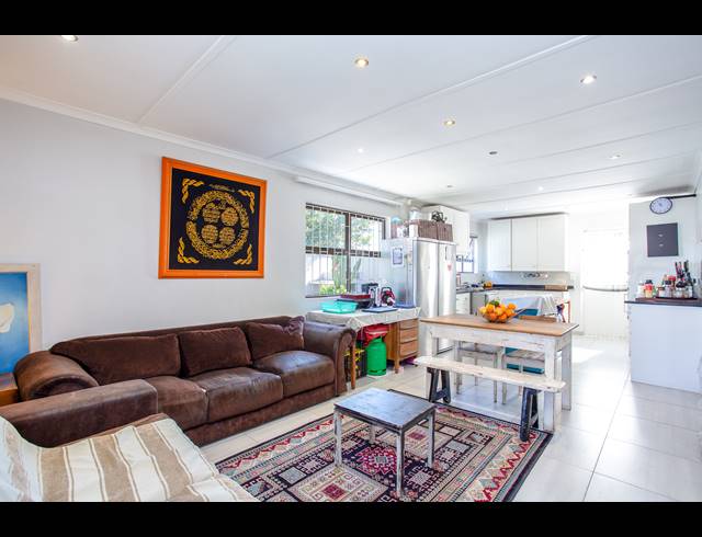 3 BEDROOM FREEHOLD FOR SALE IN LANSDOWNE